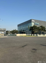 理想北京工厂部分员工每周放假6天 ，工厂内停放 MEGA 上千辆(图1)